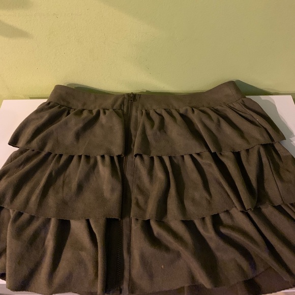 BCBG vintage ruffled velvet mini skirt - Picture 6 of 10